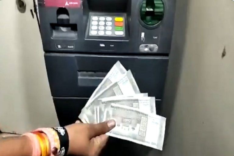 Nagpur News: अबब...! नागपूरात ATM मधून निघतात पाचपट पैसे, विश्वास बसत नाही मग हा व्हिडिओ नक्की बघा